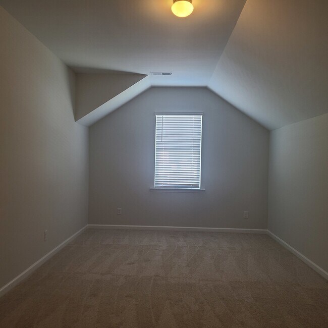 Building Photo - Four Bedroom Home in Heartstone Lakes!