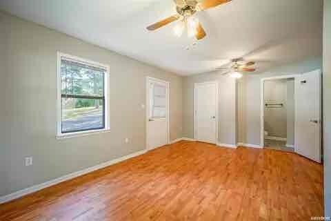 Building Photo - 683 Amity Rd