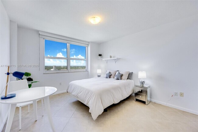 Building Photo - 19501 W Country Club Dr