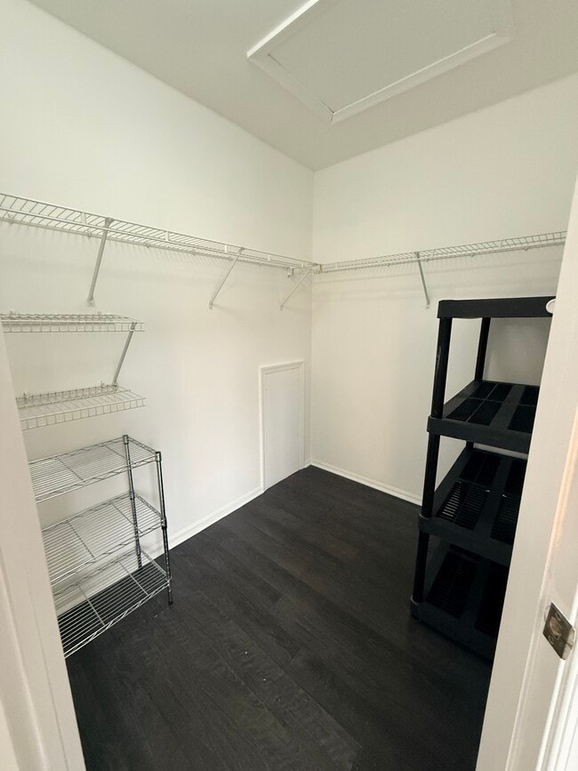 Building Photo - 2708 Falcon Ct