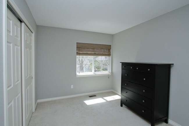 Building Photo - Beautiful 4BD/3.5BA Indian Peaks Home on Golf Course with Views!