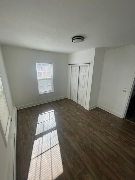 Building Photo - 19 Chestnut St