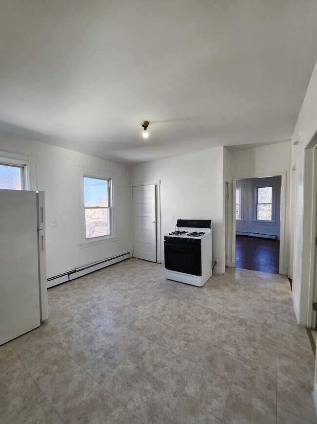 Building Photo - 366 Douglas Ave