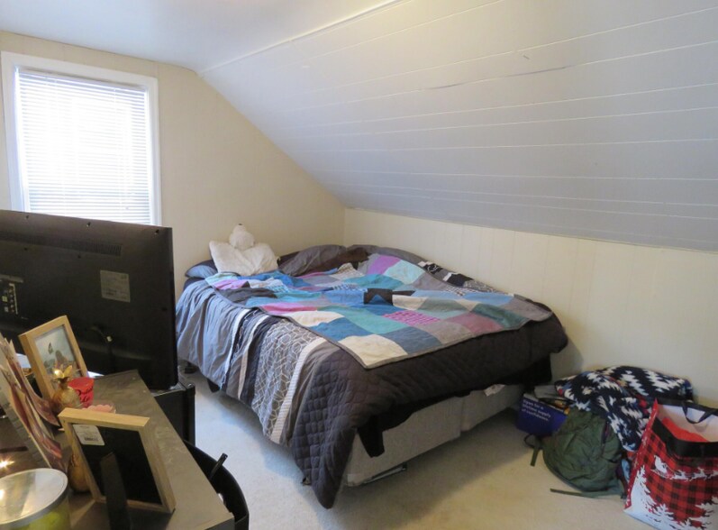 upstairs bedroom - 720 3rd St N