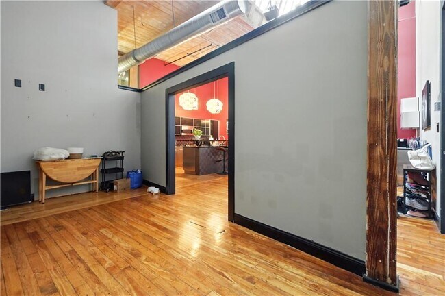 Building Photo - 1117 Douglas Ave