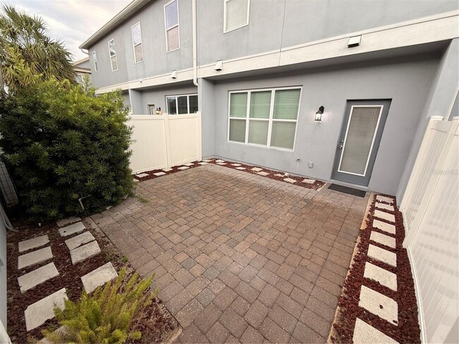 Building Photo - 15465 Honeybell Dr
