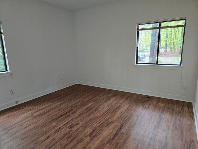 Building Photo - Multigenerational or Grad Student Living! Spacious One-Story End Unit in Prime Location on 54