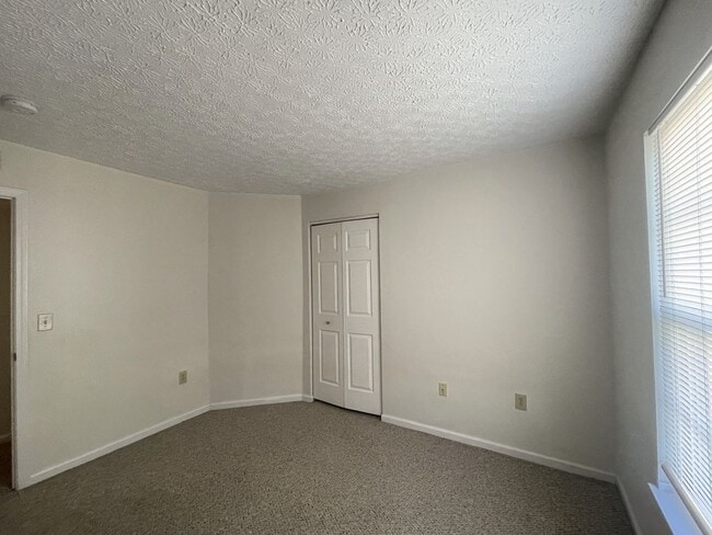 Building Photo - 5566 Garden Ridge