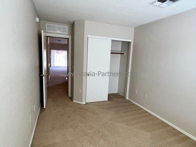 Building Photo - Two Bedroom Home