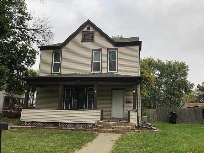 Building Photo - 910 Avenue B