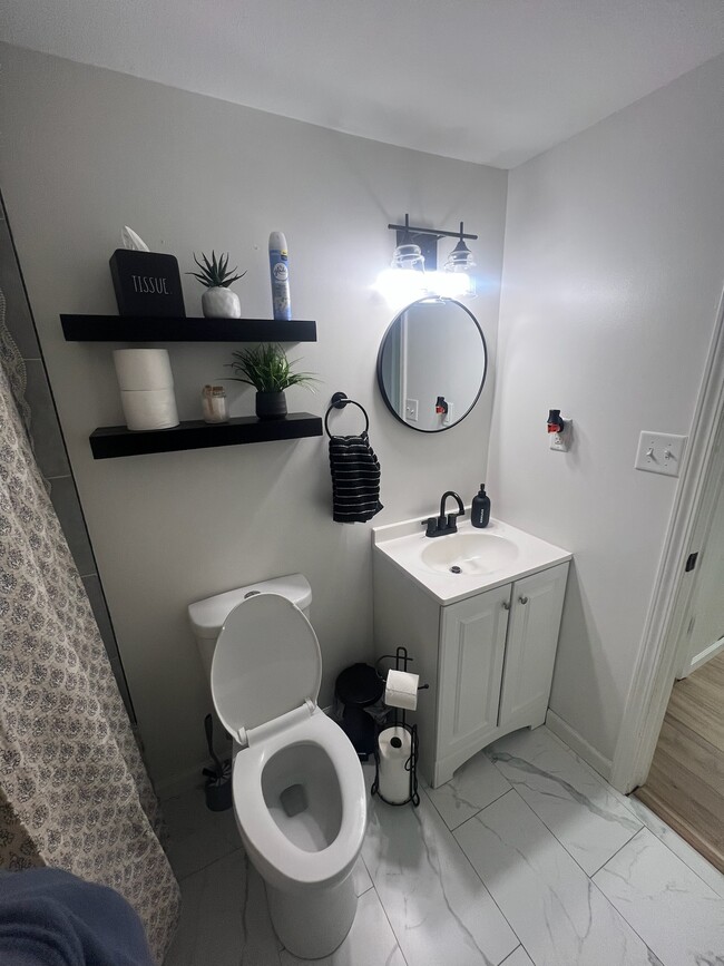 Building Photo - 1156 McKinley Ave