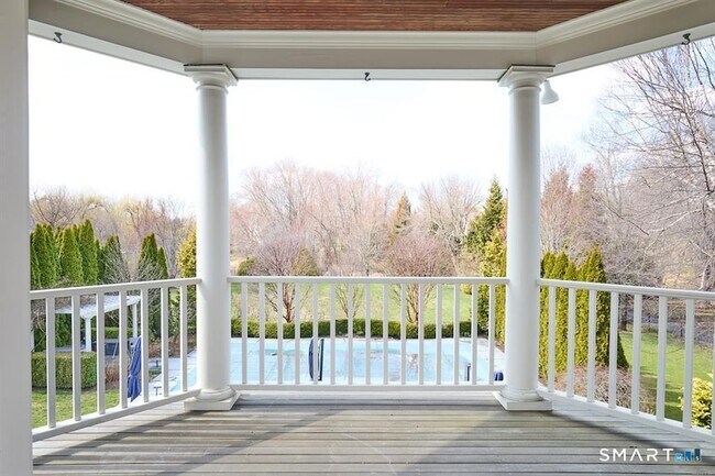 Building Photo - 355 Greens Farms Rd