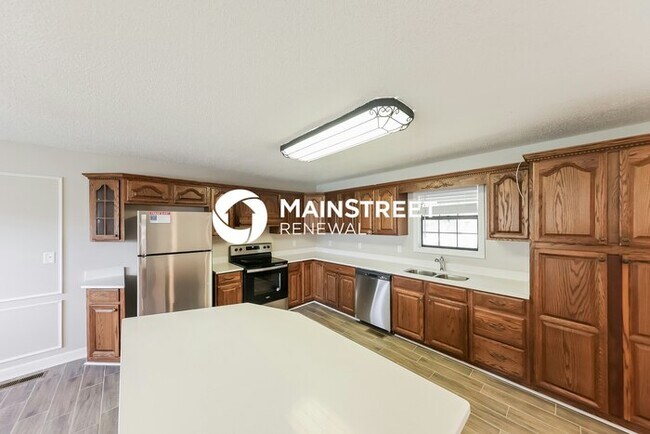 Building Photo - 3 Bedroom Pet-Friendly Home in MCCALLA, AL with Main Street Renewal