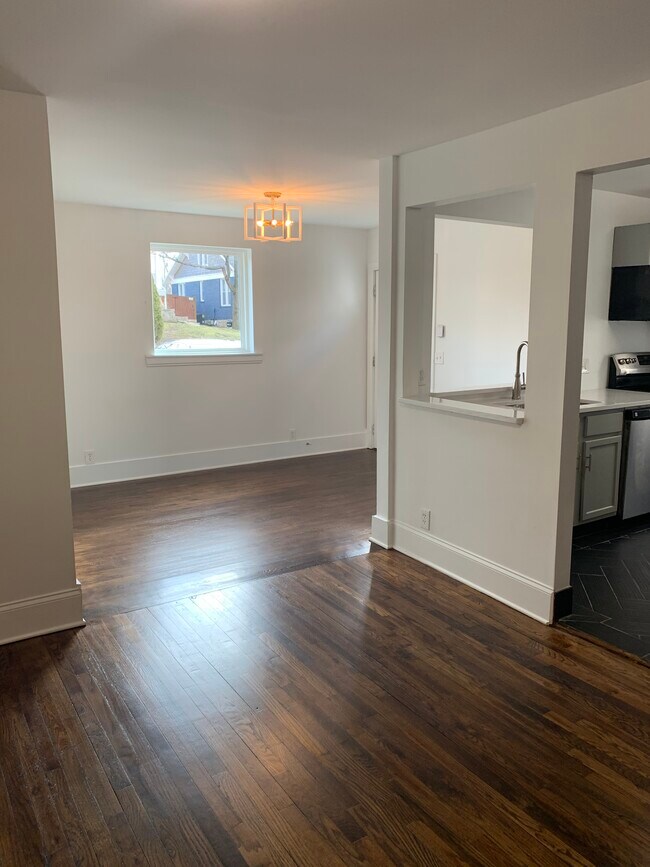Building Photo - 1401 Villa Pl