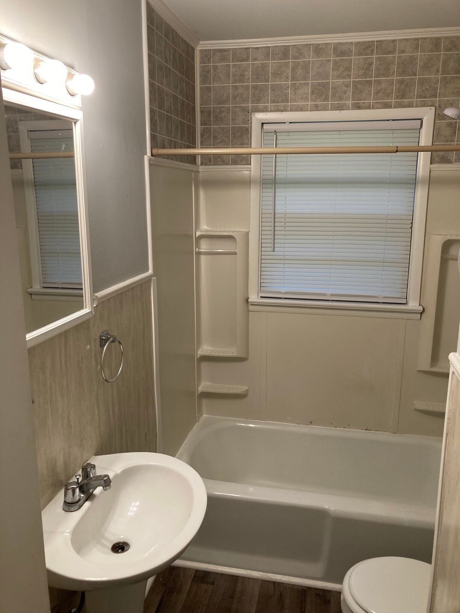 Building Photo - 1201 Avenue C SE