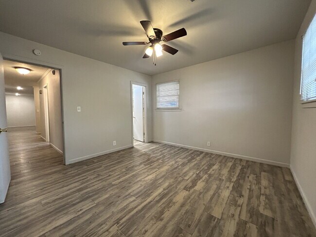 Building Photo - Beautiful Home in LISD School District!