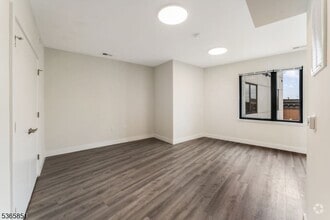 Building Photo - 72 S Essex Ave