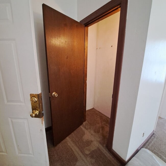 Building Photo - 708 DINWID