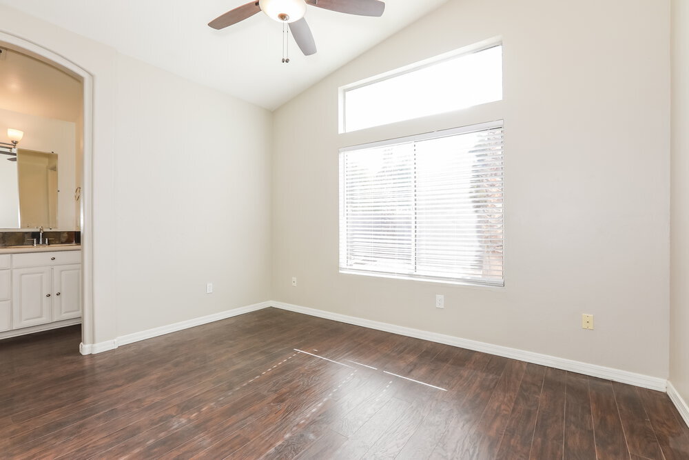 Building Photo - 867 E Morelos St