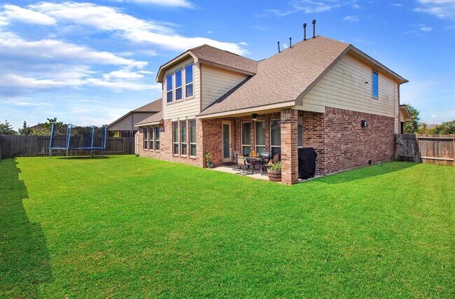 Building Photo - 18002 Heartsong Dr