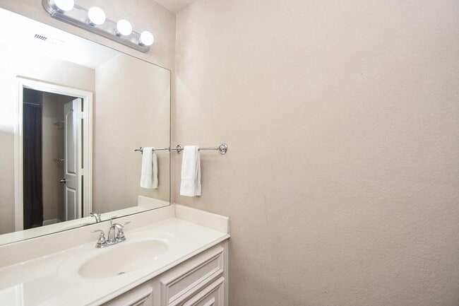 Building Photo - 5207 Belvedere Dr