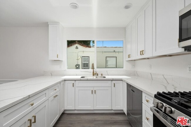 Building Photo - 8918 Cadillac Ave