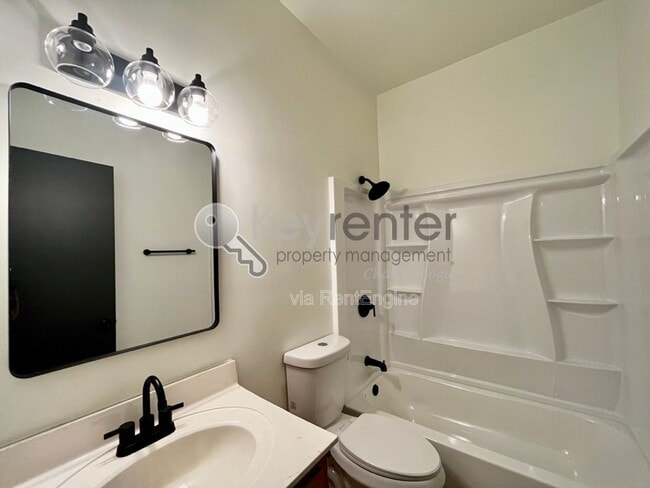 Building Photo - 77 E 17th St