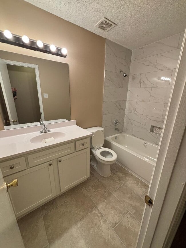 Building Photo - 6810 Sycamore Hill Dr