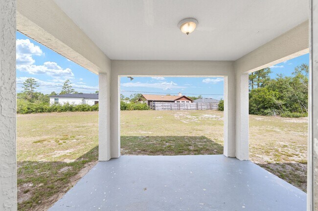 Building Photo - Spacious 3-Bedroom Home on an Oversized Lot in Marion Oaks – Modern Comfort with Room to Relax!