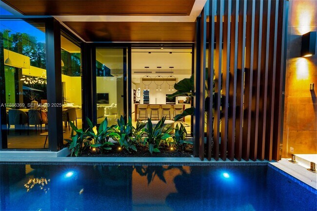 Building Photo - 3306 NE 16th St