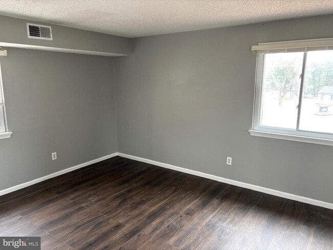 Building Photo - 44 Courtside Dr