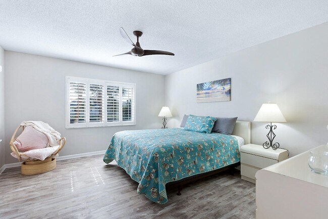 Building Photo - 275 Palm Ave