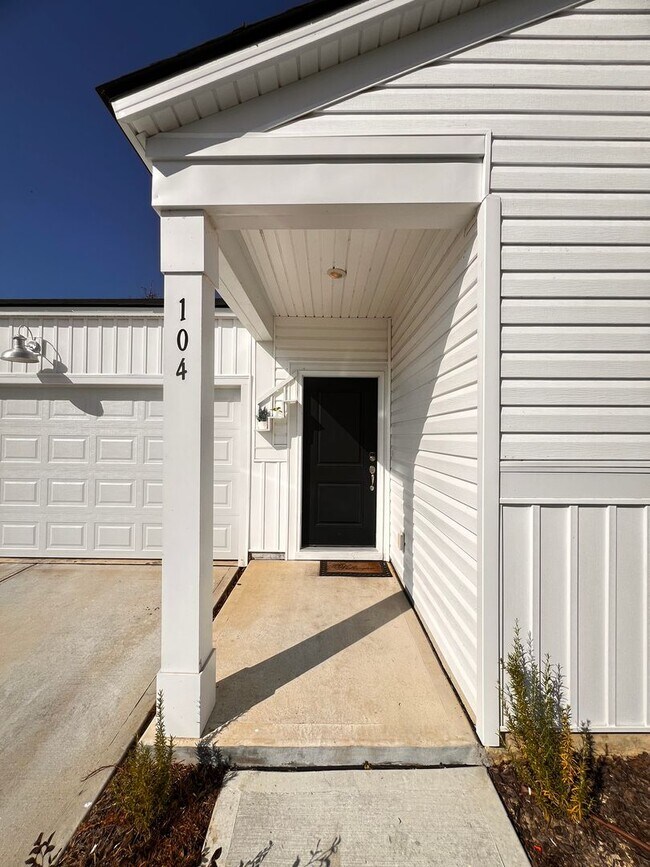 Building Photo - Welcome To The Preserves At Hiltonhead Lakes