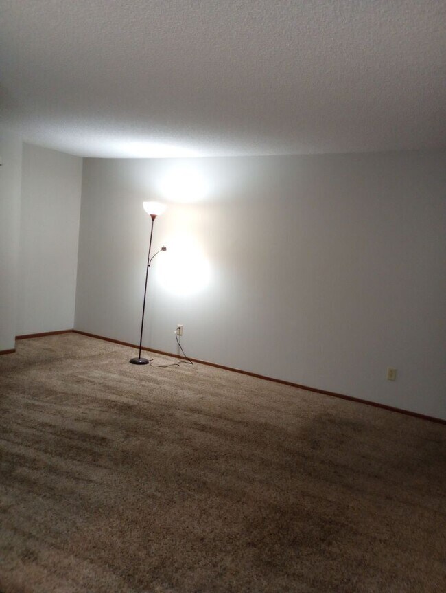 Building Photo - Two Bedroom Townhome