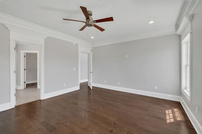 Building Photo - Luxury 4BR Home with River Views & Entertainer’s Bonus Room