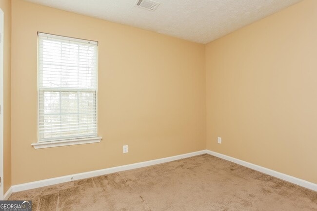 Building Photo - 70 Oak Meadows Dr
