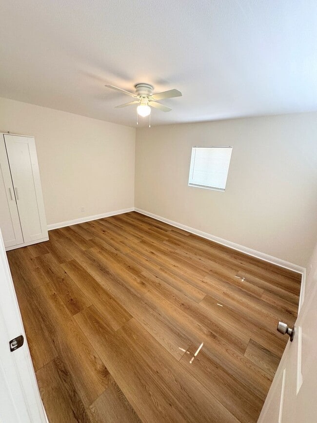 Building Photo - *UP TO 2 MONTHS FREE RENT* 5bd/1.5ba, Inqu...
