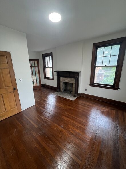 Building Photo - 3745 Saint Lawrence Ave
