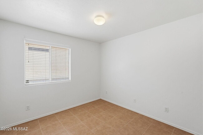 Building Photo - 8435 E Bowline Rd