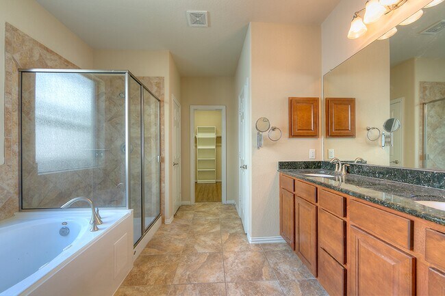 Building Photo - 10 Quillwood Pl