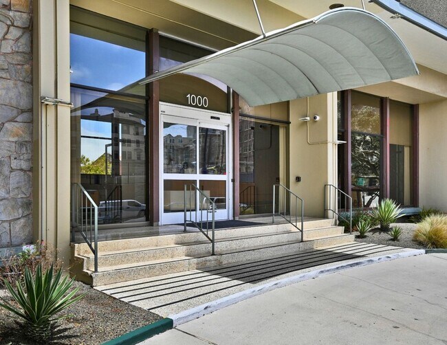 Building Photo - Designer Luxury. Iconic Views. Extraordinary Living.