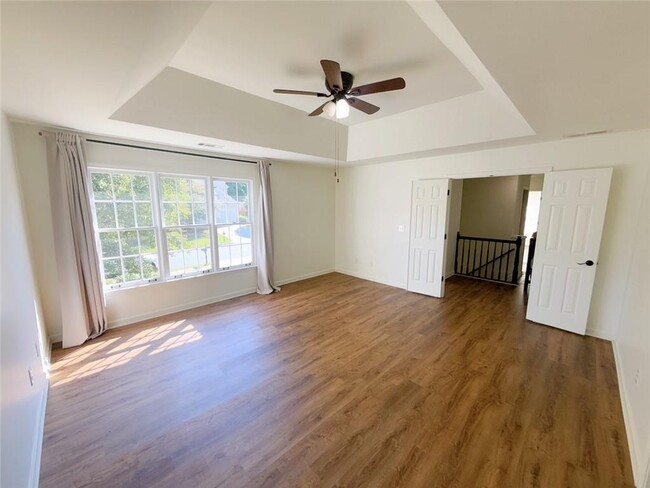 Building Photo - 3730 Longlake Dr