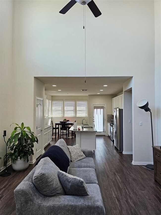 Building Photo - 15915 Cessida St