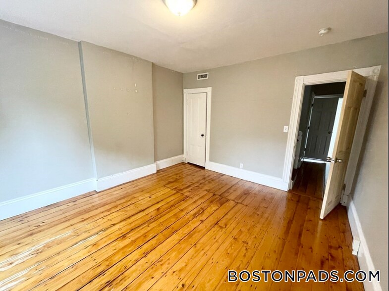 Building Photo - 51 Greenwich St