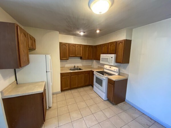 Primary Photo - 17 Winter St