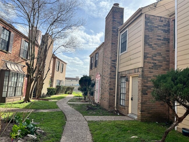 Building Photo - 9901 Sharpcrest St