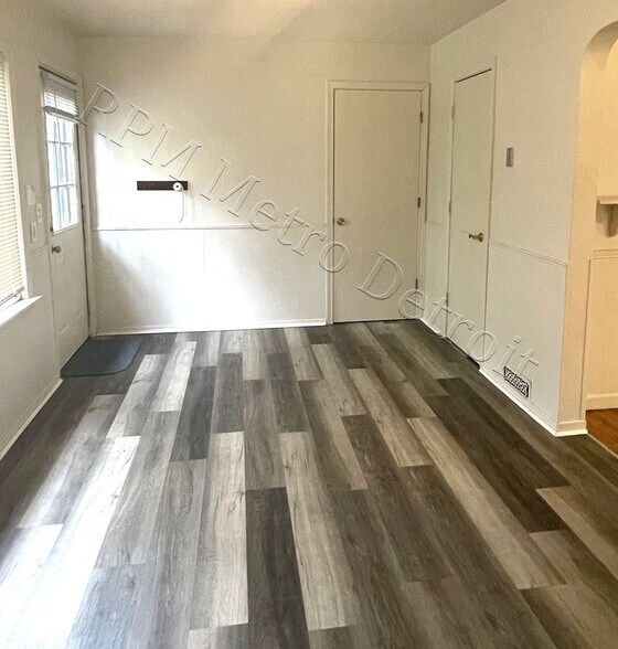 Building Photo - 32851 Linderman Ave
