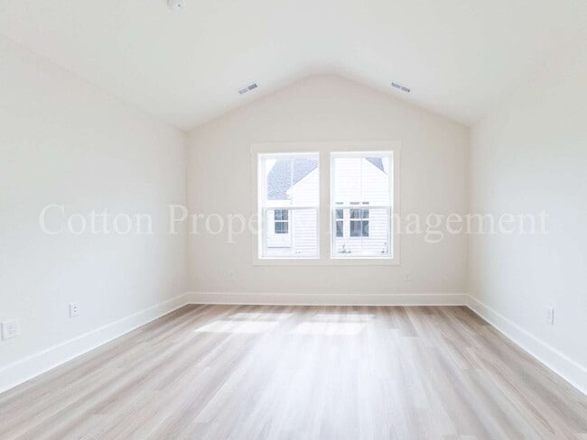 Building Photo - 29 W Pioneer Wy