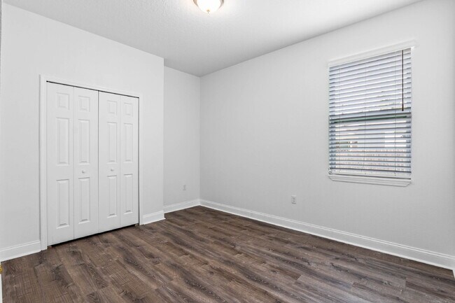 Building Photo - Spacious 4-Bed / 2-Bath Home with 3-Car Garage in Apopka with Modern Touches!