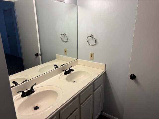 Building Photo - 1323 Reddleshire Ln